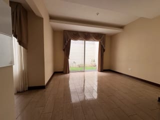 CASA EN ALQUILER LOS CELAJES SAN CRISTOBAL POR COMERCIAL MIX ACCESIBLE A BULEVAR PRINCIPAL — Casa en Alquiler en Zona 8 Mixco, Guatemala, Ciudad — miniatura 16 de 17