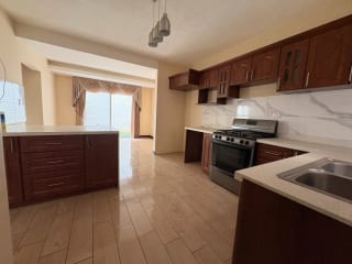 CASA EN ALQUILER LOS CELAJES SAN CRISTOBAL POR COMERCIAL MIX ACCESIBLE A BULEVAR PRINCIPAL — Casa en Alquiler en Zona 8 Mixco, Guatemala, Ciudad — miniatura 15 de 17