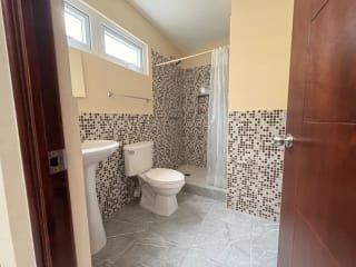 CASA EN ALQUILER LOS CELAJES SAN CRISTOBAL POR COMERCIAL MIX ACCESIBLE A BULEVAR PRINCIPAL — Casa en Alquiler en Zona 8 Mixco, Guatemala, Ciudad — miniatura 17 de 17