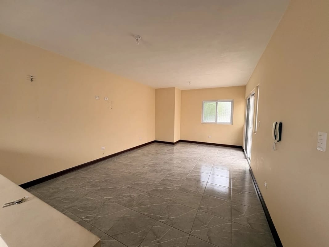 CASA EN ALQUILER LOS CELAJES SAN CRISTOBAL POR COMERCIAL MIX ACCESIBLE A BULEVAR PRINCIPAL — Casa en Alquiler en Zona 8 Mixco, Guatemala, Ciudad — foto 5 de 17