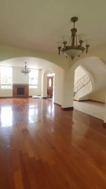 CASA EN VENTA EN JARDINES DE SAN ISIDRO ZONA 16 — Casa en Venta en Jardines de San Isidro, Zona 16, Guatemala, Ciudad — foto 2 de 17