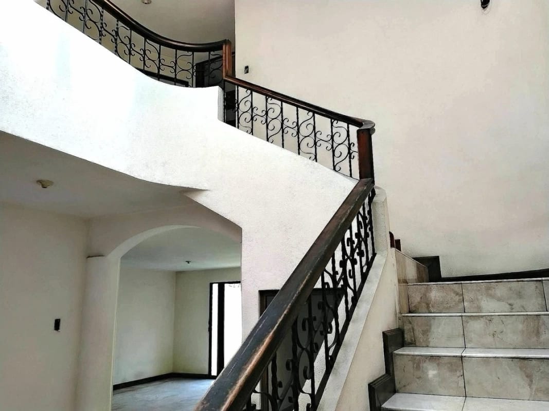 AMPLIA CASA EN VENTA SECTOR B3 FRENTE A PLAZA SAN CRISTOBAL ZONA 8 DE MIXCO — Casa en Venta en Zona 8 Mixco, Guatemala, Ciudad — foto 9 de 11