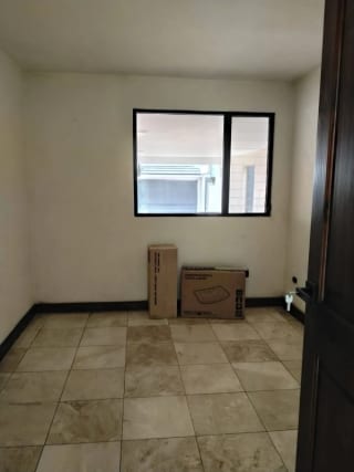 AMPLIA CASA EN VENTA SECTOR B3 FRENTE A PLAZA SAN CRISTOBAL ZONA 8 DE MIXCO — Casa en Venta en Zona 8 Mixco, Guatemala, Ciudad — miniatura 6 de 11