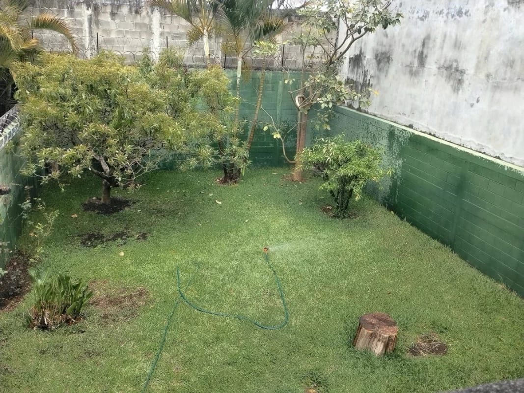 AMPLIA CASA EN VENTA SECTOR B3 FRENTE A PLAZA SAN CRISTOBAL ZONA 8 DE MIXCO — Casa en Venta en Zona 8 Mixco, Guatemala, Ciudad — foto 3 de 11