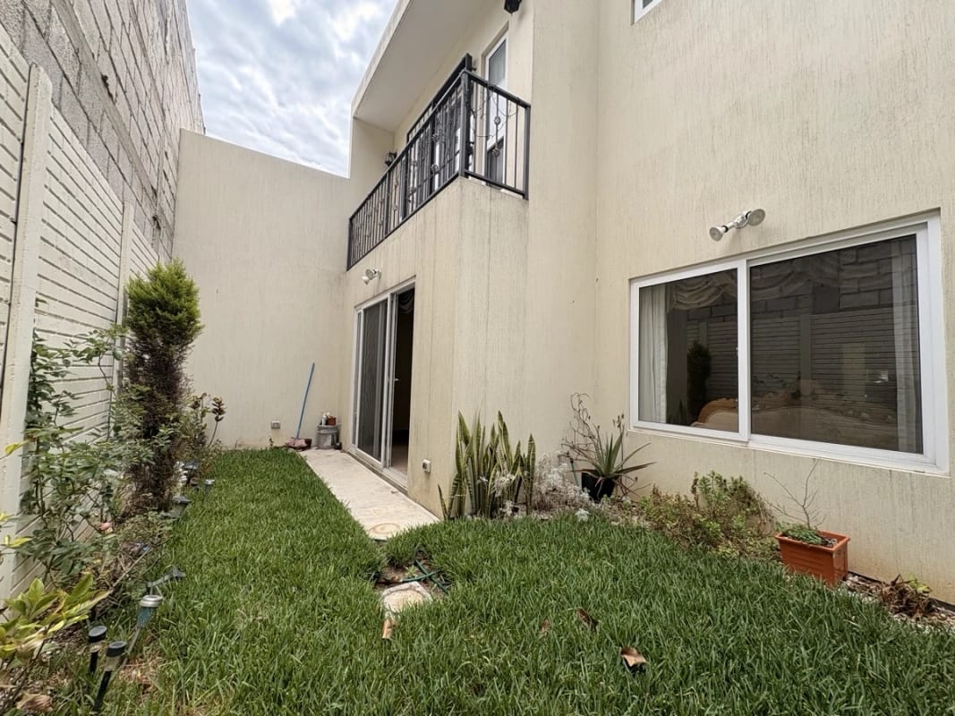 CASA GRANDE EN VENTA CIUDAD SAN CRISTOBAL A POCOS METROS DE CENTRO COMERCIAL MIX — Casa en Venta en Zona 8 Mixco, Guatemala, Ciudad — foto 2 de 17