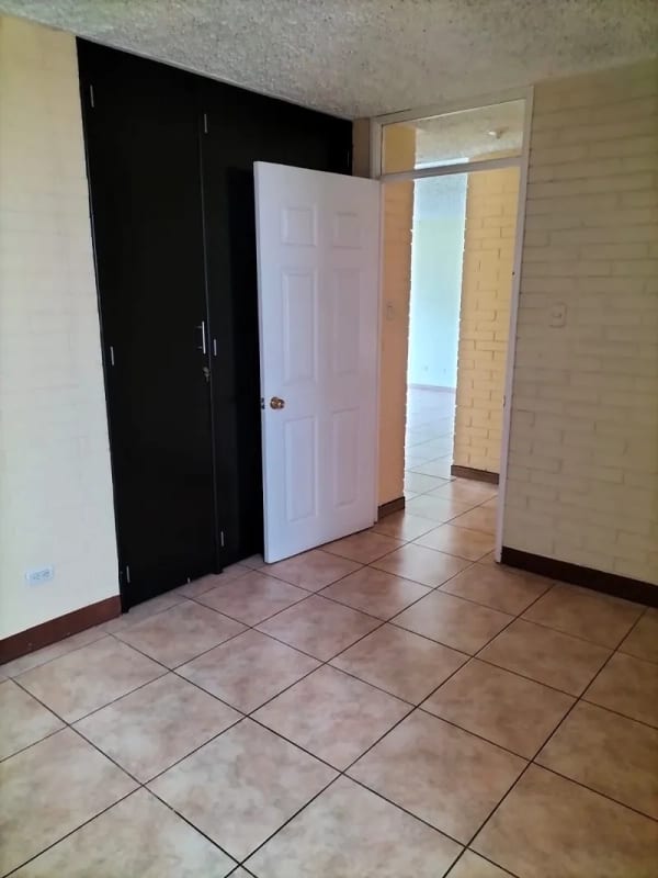 Alquiler de apartamento en zona 10 de 3 dormitorios — Apartamento en Alquiler en Zona 10, Guatemala, Ciudad — foto 8 de 11