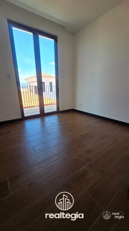 APARTAMENTO EN LIRIOS DE CAYALÁ ZONA 16 — Apartamento en Venta en Zona 16, Guatemala, Ciudad — foto 8 de 12