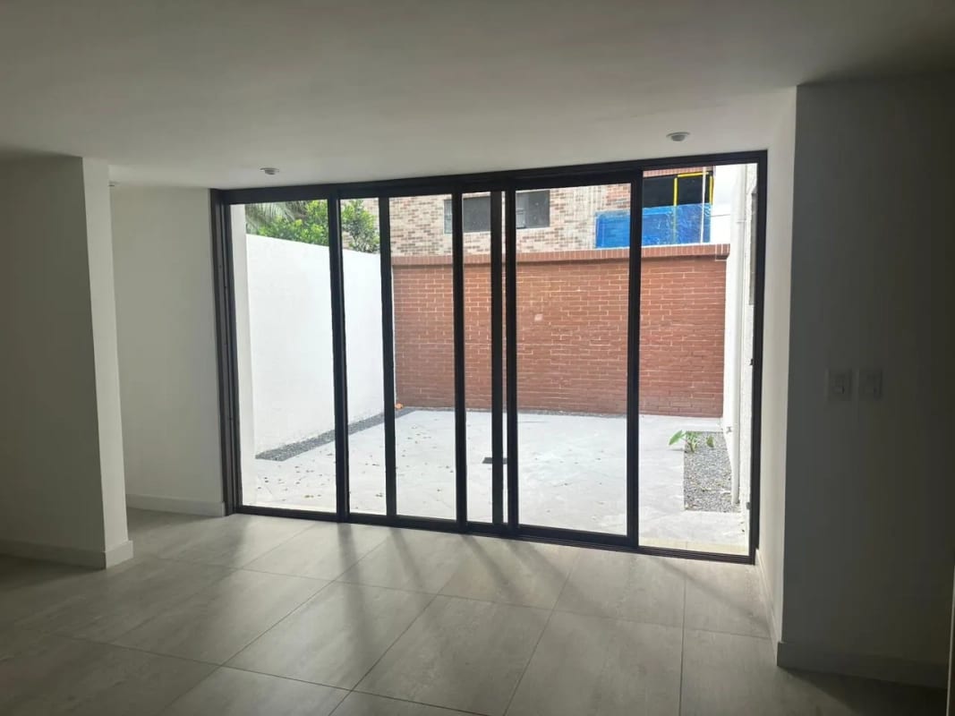 Casa Remodelada en Venta Zona 10 — Casa en Venta en Zona 10, Guatemala, Ciudad — foto 4 de 10