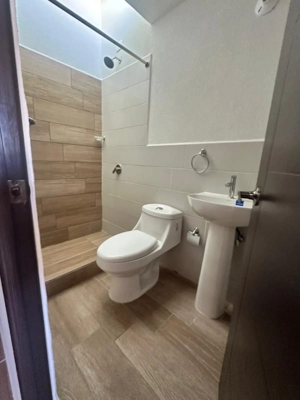 Casa en Venta Condado Florenza San José Pinula — Casa en Venta en Condado Florenza, San José Pinula, Guatemala, Ciudad — foto 5 de 9