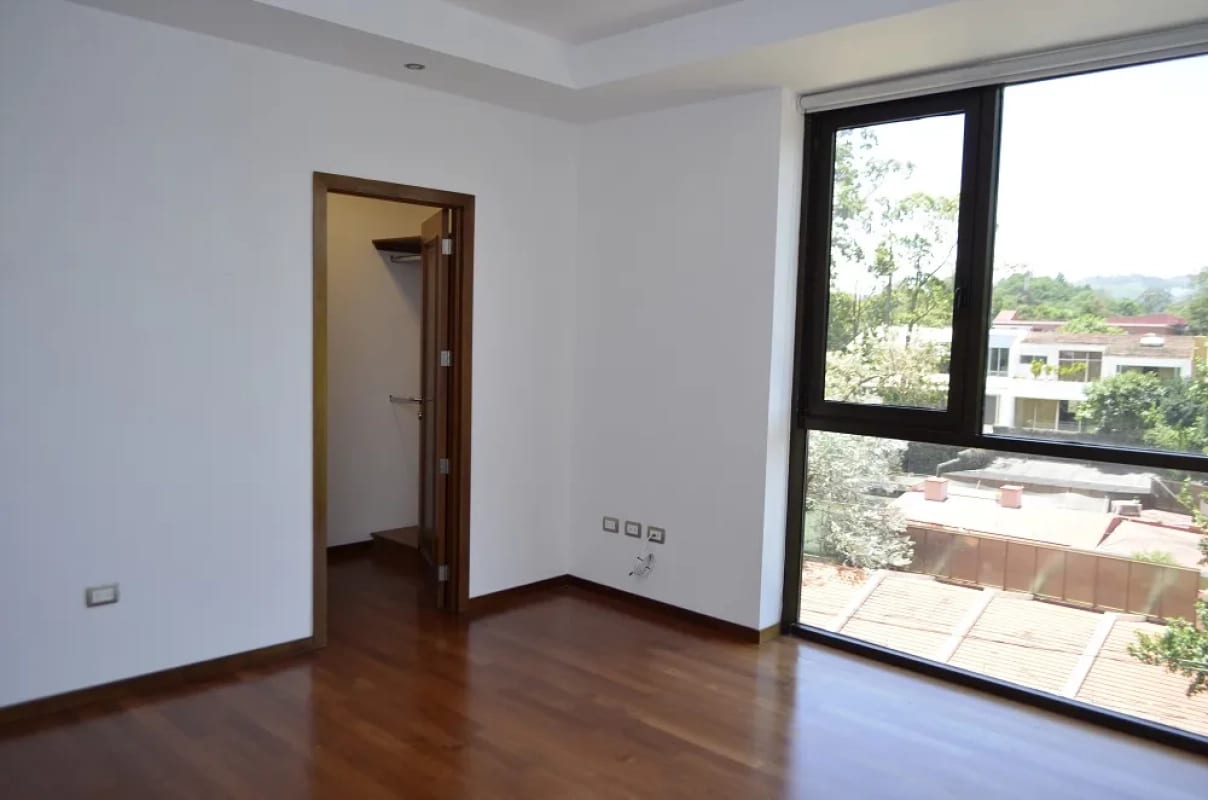 VENTA DE  APARTAMENTO EN EDIFICIO TARRAGONA ZONA 15 — Apartamento en Venta en Tarragona, Zona 15, Guatemala, Ciudad — foto 13 de 16