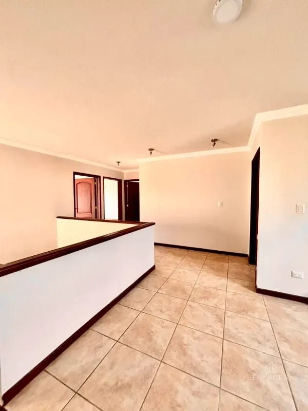 Entrada a Fraijanes • Casa en Renta/Venta • Villas de Entreverdes — Casa en Alquiler en Villas de Entreverdes, Carretera a El Salvador, Guatemala, Ciudad — foto 10 de 13