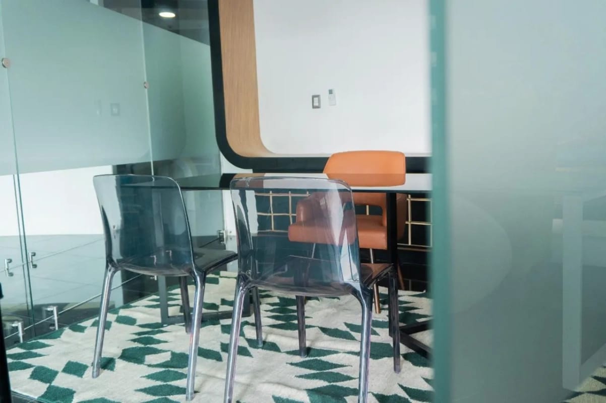 🚨 OFICINA EN RENTA / VENTA AMUEBLADA– EDIFICIO DUBAI CENTER, ZONA 10 🚨 — Oficina en Venta en Dubai Center, Zona 10, Guatemala, Ciudad — foto 11 de 14