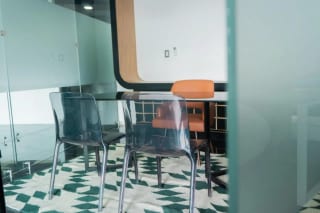 🚨 OFICINA EN RENTA / VENTA AMUEBLADA– EDIFICIO DUBAI CENTER, ZONA 10 🚨 — Oficina en Venta en Dubai Center, Zona 10, Guatemala, Ciudad — miniatura 11 de 14