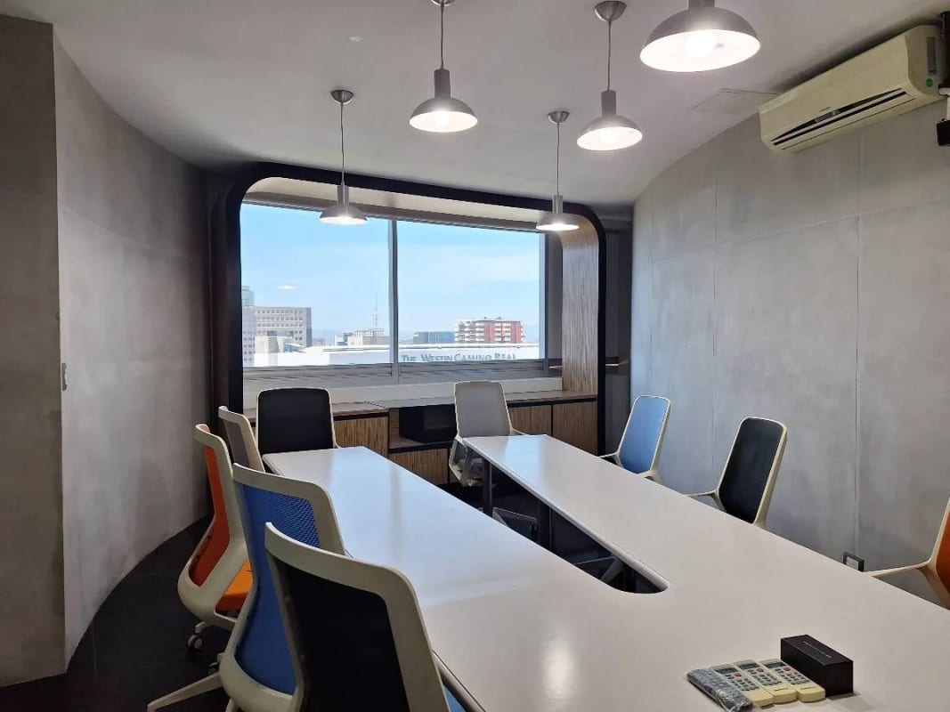 🚨 OFICINA EN RENTA / VENTA AMUEBLADA– EDIFICIO DUBAI CENTER, ZONA 10 🚨 — Oficina en Venta en Dubai Center, Zona 10, Guatemala, Ciudad — foto 7 de 14