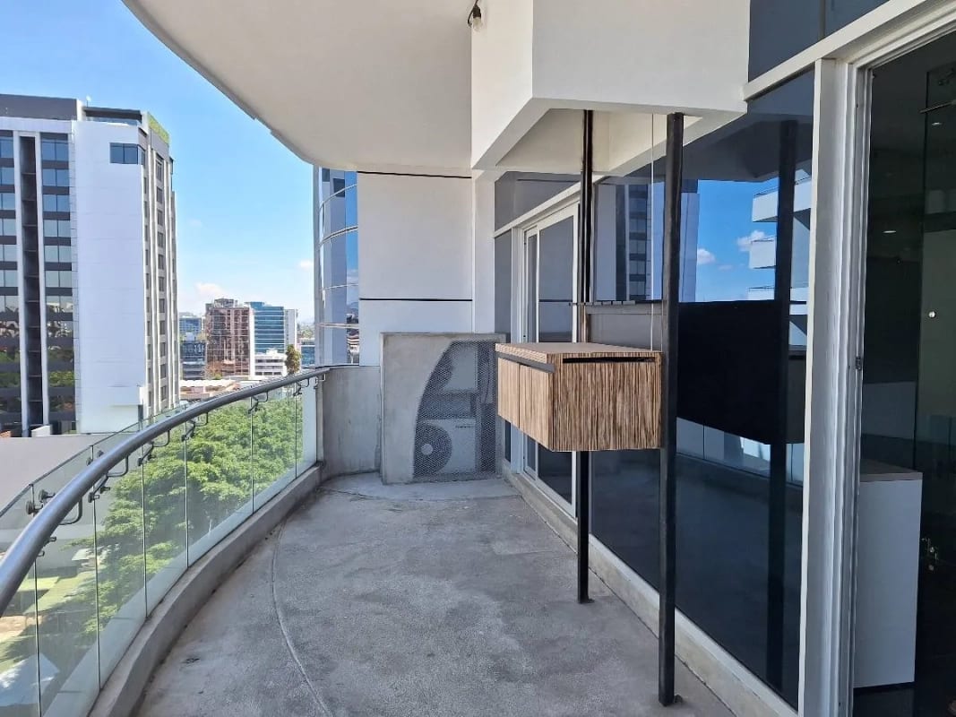 🚨 OFICINA EN RENTA / VENTA AMUEBLADA– EDIFICIO DUBAI CENTER, ZONA 10 🚨 — Oficina en Venta en Dubai Center, Zona 10, Guatemala, Ciudad — foto 3 de 14