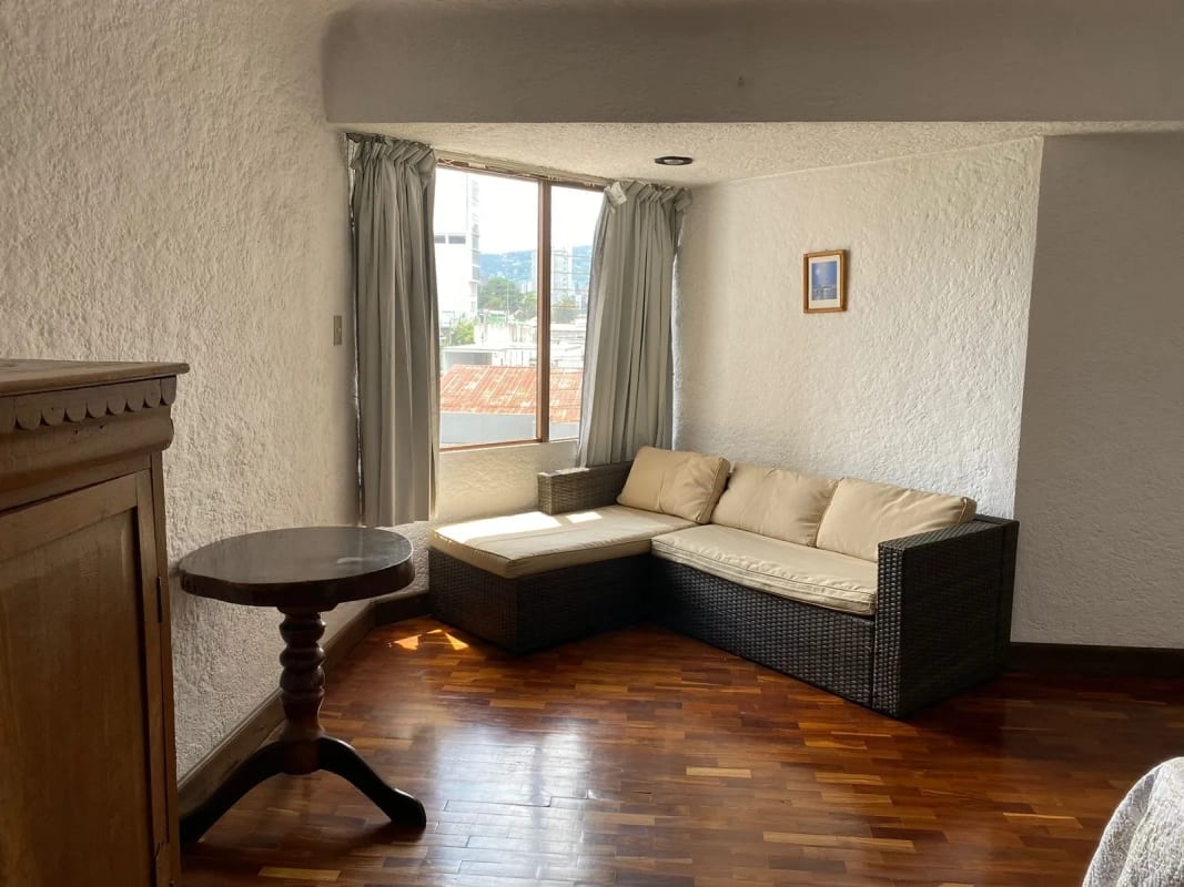 Z.10 ALQUILO APTO 3 HABITACIONES AMUEBLADO Y EQUIPADO — Apartamento en Alquiler en Santa Clara Las Cañas, Zona 10, Guatemala, Ciudad — foto 4 de 13
