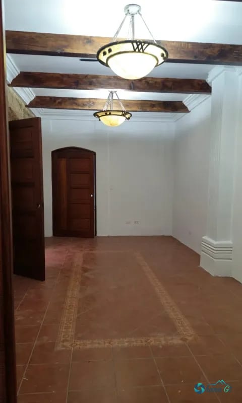 Hermosa Casa Colonial en Renta en Zona 1, Excelente Ubicación — Casa en Alquiler en Zona 1, Guatemala, Ciudad — foto 1 de 13