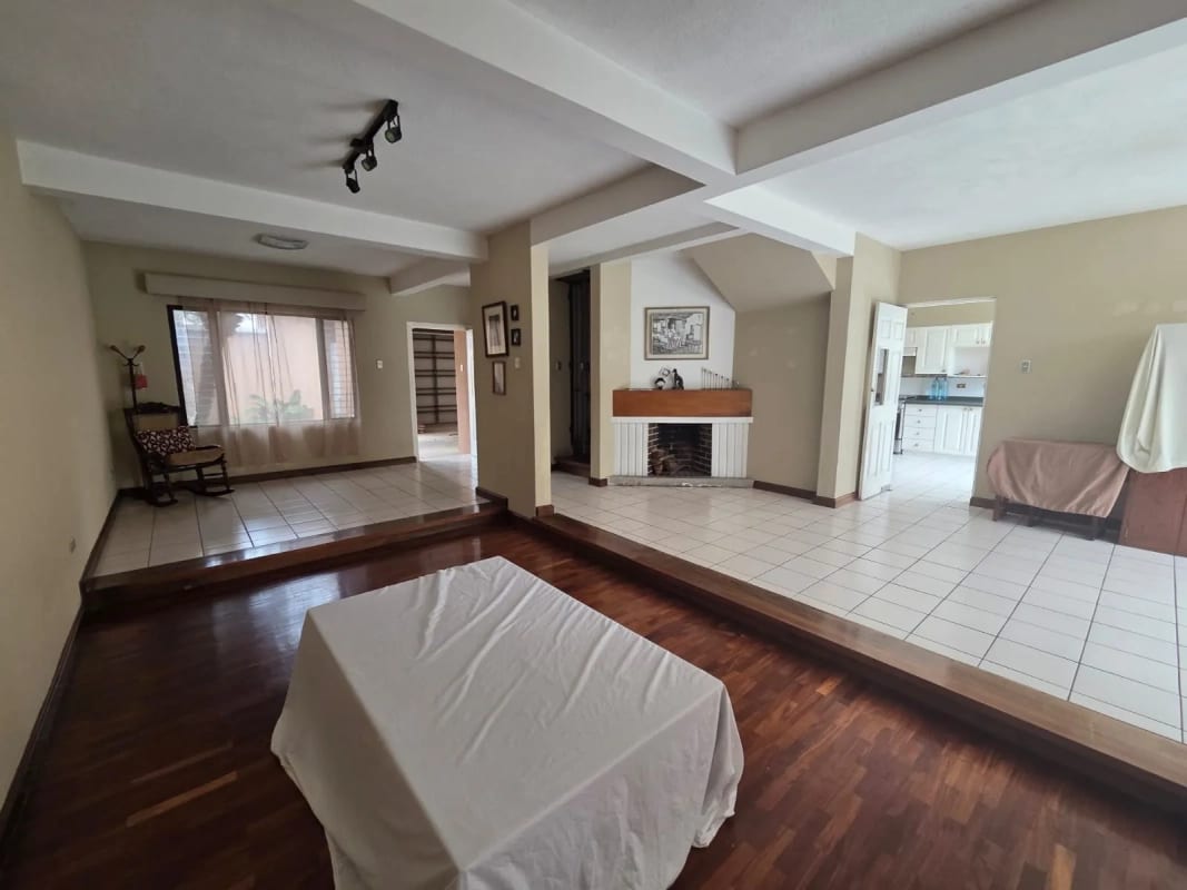 Amplia casa en Los Manantiales km 18 CAES — Casa en Venta en Carretera a El Salvador, Guatemala, Ciudad — foto 15 de 17
