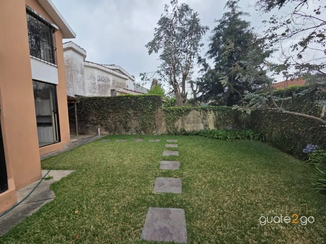 Amplia casa en Los Manantiales km 18 CAES — Casa en Venta en Carretera a El Salvador, Guatemala, Ciudad — foto 3 de 17