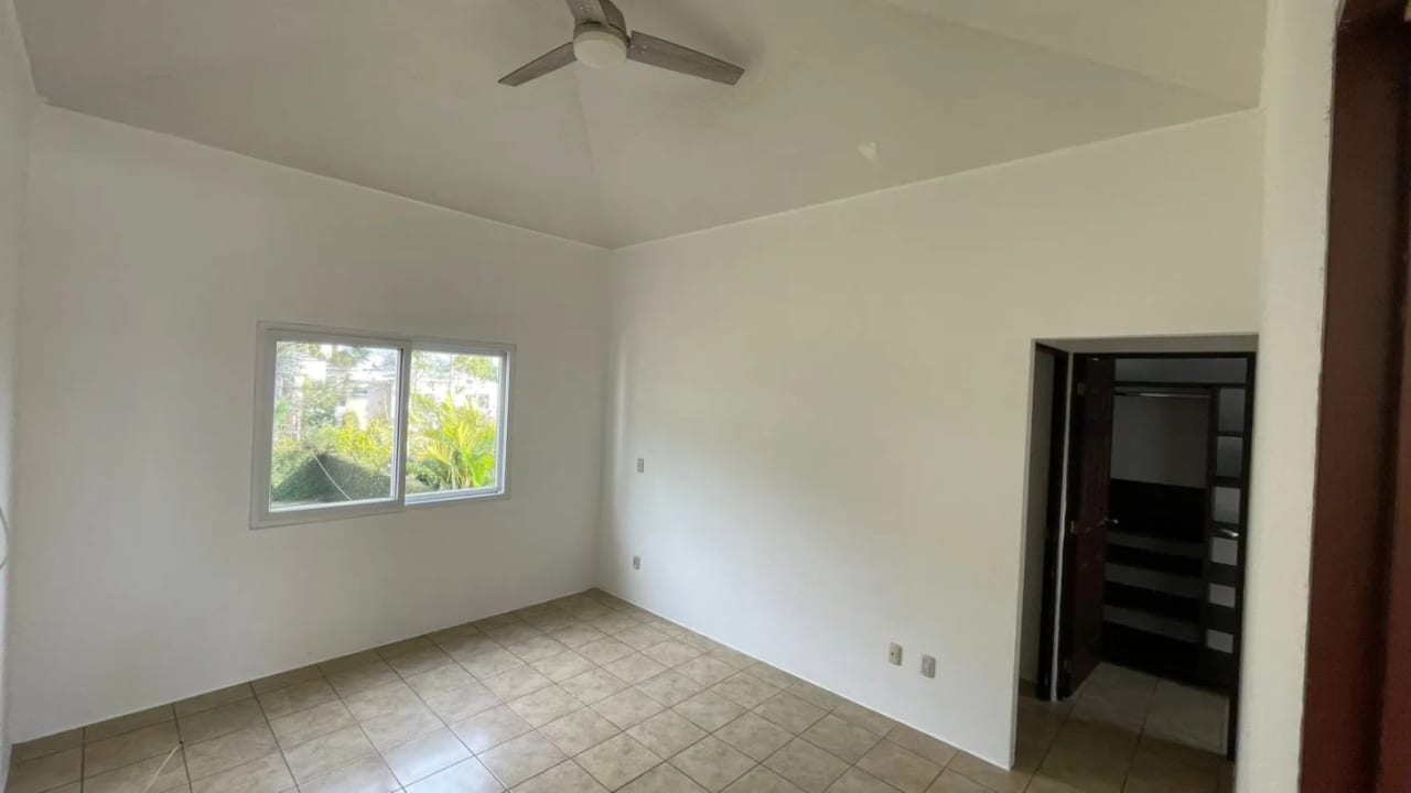 Casa en venta - La Fontana - Km25.5 CAES — Casa en Venta en Carretera a El Salvador, Guatemala, Ciudad — foto 8 de 13