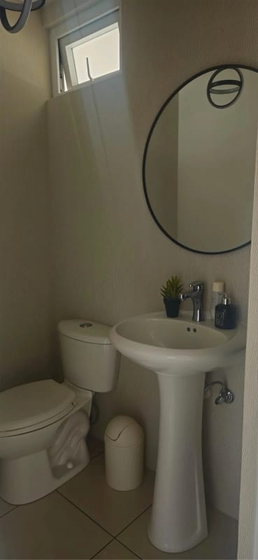 CASA EN VENTA CONDOMINIO BELLA VISTA SAN CRISTOBAL A POCOS METROS DE BULEVAR FÁCIL ACCESO A COMERCIOS Y COLEGIOS — Casa en Venta en Zona 8 Mixco, Guatemala, Ciudad — foto 5 de 16