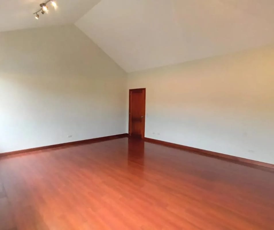 VENDO Casa Carretera a El Salvador, Condominio Portal del Bosque II — Casa en Venta en Portal del Bosque II, Carretera a El Salvador, Guatemala, Ciudad — foto 4 de 15