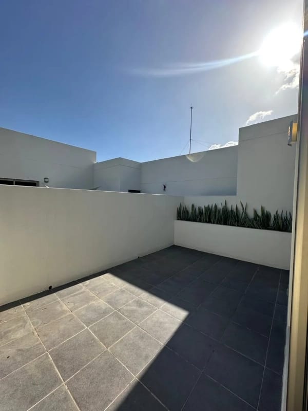 APARTAMENTO CON TERRAZA Y BALCON EN RENTA EN ZONA 10 EDIFICIO VERONA 3 HABITACIONES — Apartamento en Alquiler en Zona 10, Guatemala, Ciudad — foto 1 de 17