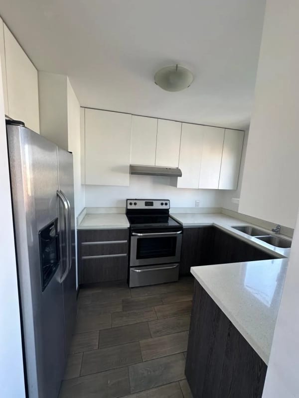 APARTAMENTO CON TERRAZA Y BALCON EN RENTA EN ZONA 10 EDIFICIO VERONA 3 HABITACIONES — Apartamento en Alquiler en Zona 10, Guatemala, Ciudad — foto 13 de 17