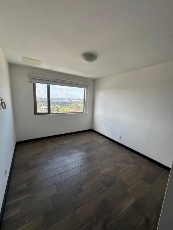 APARTAMENTO CON TERRAZA Y BALCON EN RENTA EN ZONA 10 EDIFICIO VERONA 3 HABITACIONES — Apartamento en Alquiler en Zona 10, Guatemala, Ciudad — foto 11 de 17