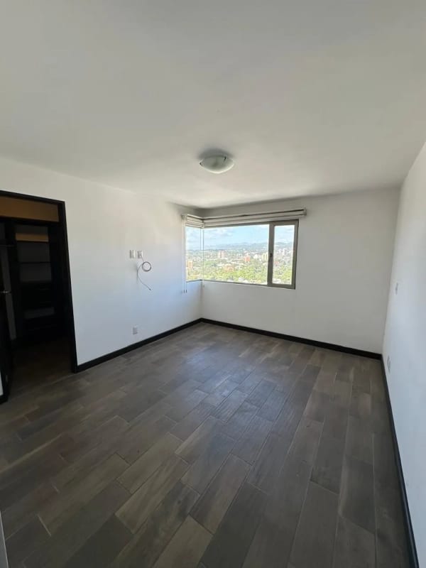 APARTAMENTO CON TERRAZA Y BALCON EN RENTA EN ZONA 10 EDIFICIO VERONA 3 HABITACIONES — Apartamento en Alquiler en Zona 10, Guatemala, Ciudad — foto 7 de 17