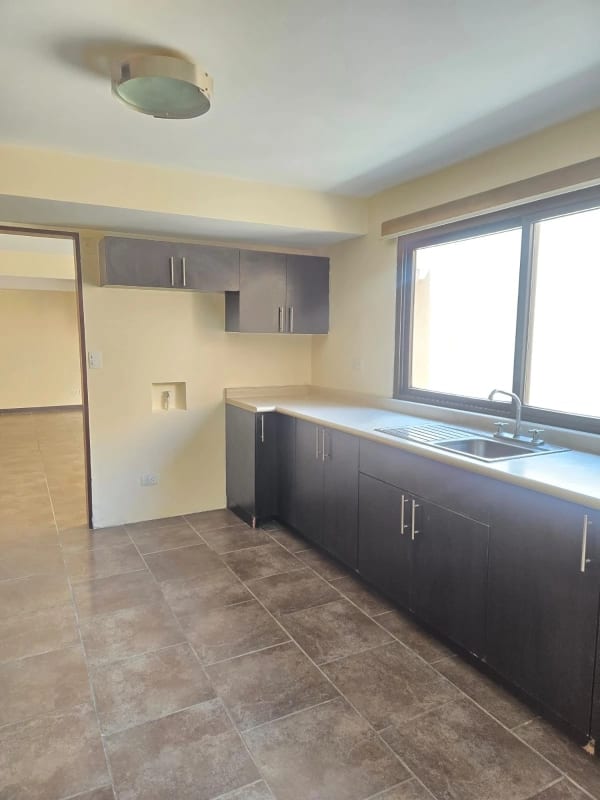 Cumbres de la Arboleda en venta, 4 habitaciones — Casa en Venta en Carretera a El Salvador, Guatemala, Ciudad — foto 7 de 14