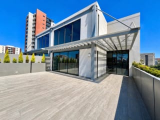 PH industrial, con una gran terraza en venta en zona 14 — Apartamento en Venta en Zona 14, Guatemala, Ciudad — miniatura 1 de 13