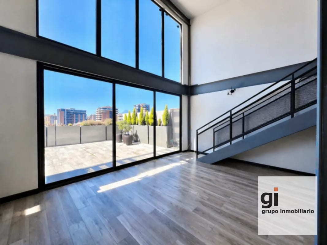 PH industrial, con una gran terraza en renta en zona 14 — Apartamento en Alquiler en Zona 14, Guatemala, Ciudad — foto 1 de 13