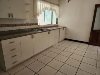 Bonita casa en alquiler km 10.5 Muxbal — Casa en Alquiler en Carretera a El Salvador, Guatemala, Ciudad — miniatura 3 de 6
