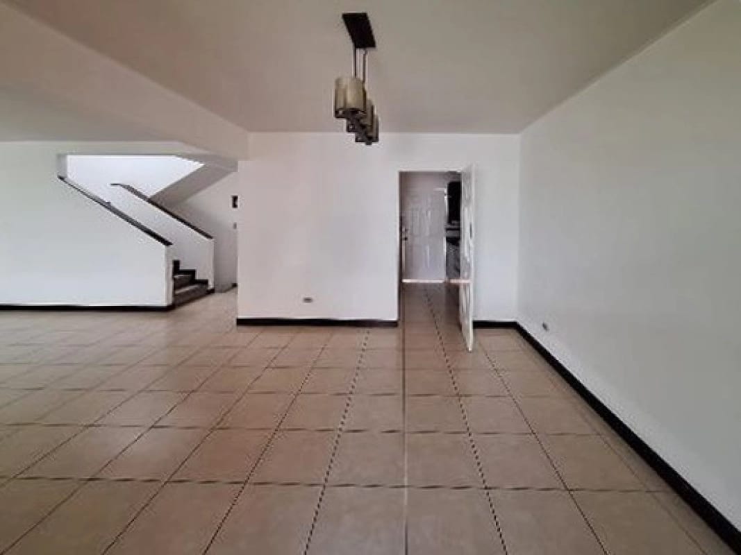 CASA EN VENTA PORTAL DE SAN ISIDRO — Casa en Venta en Portal de San Isidro I, Zona 16, Guatemala, Ciudad — foto 2 de 4