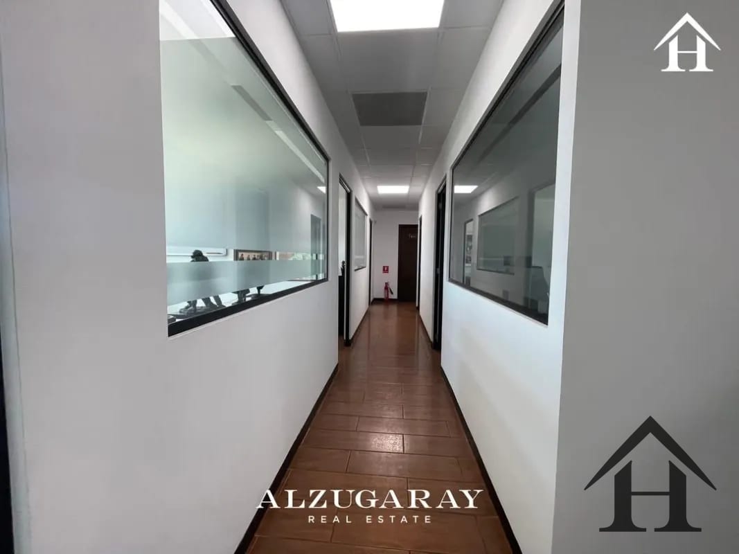 REMATO oficina Edif Pialé zona 10 — Oficina en Venta en Pialé, Zona 10, Guatemala, Ciudad — foto 4 de 9
