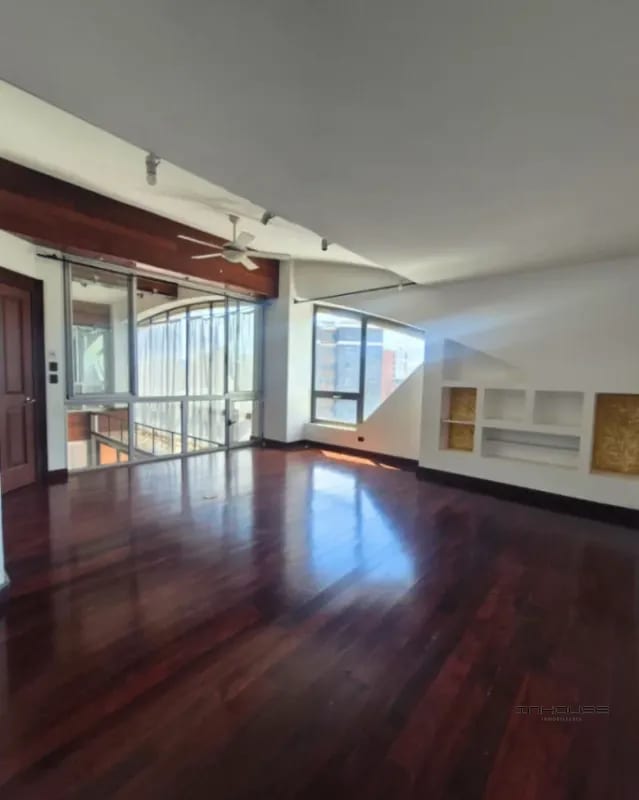 PENTHOUSE EN RENTA EN ZONA 14 CON DOS NIVELES Y TERRAZA — Apartamento en Alquiler en Zona 14, Guatemala, Ciudad — foto 4 de 11