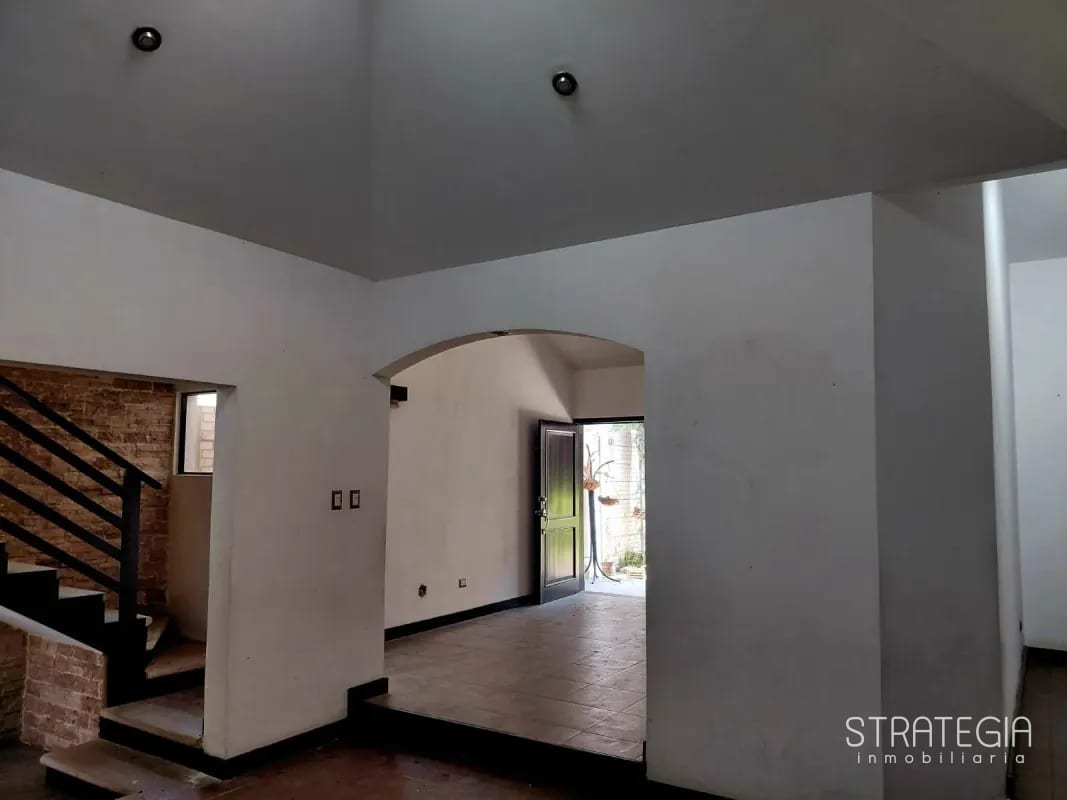 Vendo Hermosa Casa zona 16 — Casa en Venta en Zona 16, Guatemala, Ciudad — foto 3 de 9
