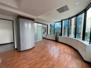 OFICINA RENTA EUROPLAZA ZONA 14, 160 MTS2, 5 ESPACIOS, 2 PARQUEOS, 2 BAÑOS $2,500 INCLUYE IVA Y MANTENIMIENTO — Oficina en Alquiler en Europlaza, Zona 14, Guatemala, Ciudad — miniatura 5 de 5