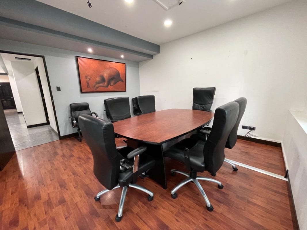 OFICINA RENTA EUROPLAZA ZONA 14, 160 MTS2, 5 ESPACIOS, 2 PARQUEOS, 2 BAÑOS $2,500 INCLUYE IVA Y MANTENIMIENTO — Oficina en Alquiler en Europlaza, Zona 14, Guatemala, Ciudad — foto 4 de 5