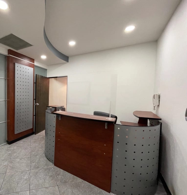 OFICINA RENTA EUROPLAZA ZONA 14, 160 MTS2, 5 ESPACIOS, 2 PARQUEOS, 2 BAÑOS $2,500 INCLUYE IVA Y MANTENIMIENTO — Oficina en Alquiler en Europlaza, Zona 14, Guatemala, Ciudad — foto 3 de 5