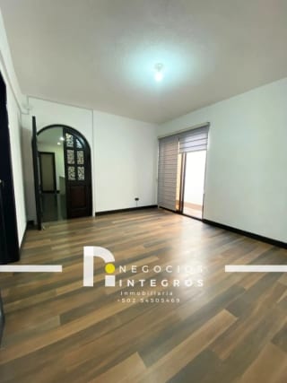 CASA EN RENTA DE 5 HABITACIONES EN ZONA 10 DENTRO DE GARITA — Casa en Alquiler en Zona 10, Guatemala, Ciudad — miniatura 3 de 15