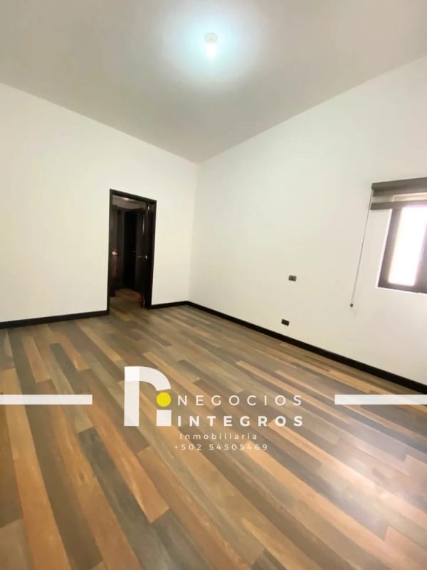 CASA EN RENTA DE 5 HABITACIONES EN ZONA 10 DENTRO DE GARITA — Casa en Alquiler en Zona 10, Guatemala, Ciudad — foto 5 de 15