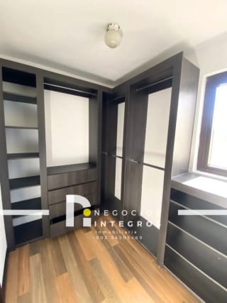 CASA EN RENTA DE 5 HABITACIONES EN ZONA 10 DENTRO DE GARITA — Casa en Alquiler en Zona 10, Guatemala, Ciudad — miniatura 8 de 15