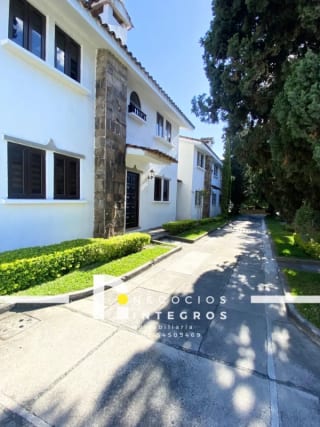 CASA EN RENTA DE 5 HABITACIONES EN ZONA 10 DENTRO DE GARITA — Casa en Alquiler en Zona 10, Guatemala, Ciudad — miniatura 9 de 15