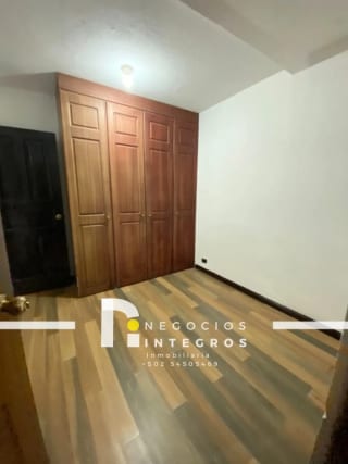 CASA EN RENTA DE 5 HABITACIONES EN ZONA 10 DENTRO DE GARITA — Casa en Alquiler en Zona 10, Guatemala, Ciudad — miniatura 13 de 15