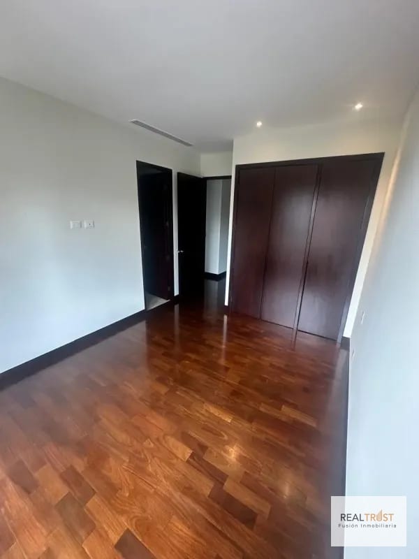 Apartamento en Renta zona 14; EDIFICIO SANTA INES DEL PARQUE — Apartamento en Alquiler en Santa Inés, Zona 14, Guatemala, Ciudad — foto 7 de 9