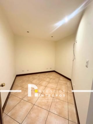 APARTAMENTO EN MILENIA ZONA 10 – 2 HAB + ESTUDIO, NIVEL ALTO — Apartamento en Alquiler en Milenia, Zona 10, Guatemala, Ciudad — miniatura 9 de 16