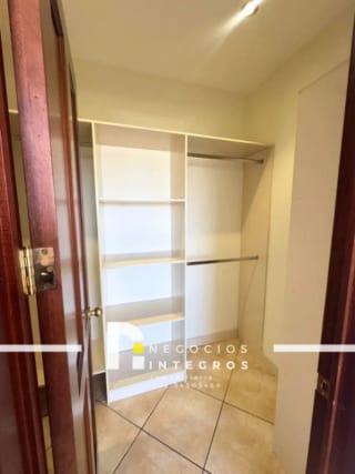 APARTAMENTO EN MILENIA ZONA 10 – 2 HAB + ESTUDIO, NIVEL ALTO — Apartamento en Alquiler en Milenia, Zona 10, Guatemala, Ciudad — miniatura 8 de 16