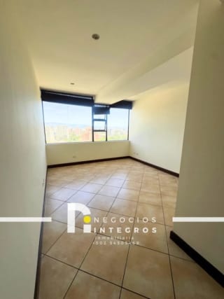 APARTAMENTO EN MILENIA ZONA 10 – 2 HAB + ESTUDIO, NIVEL ALTO — Apartamento en Alquiler en Milenia, Zona 10, Guatemala, Ciudad — miniatura 7 de 16